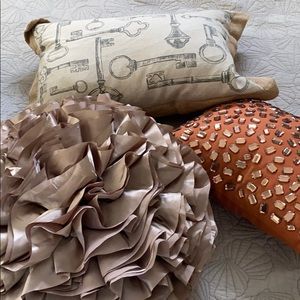 Decorative pillows